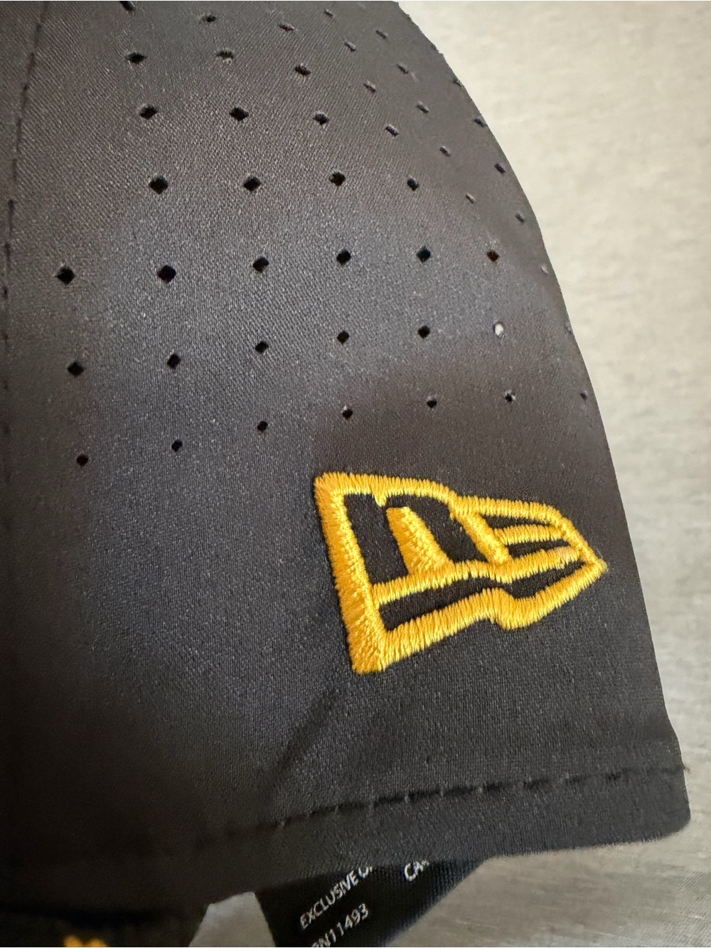 Men’s new era Chase Elliott black hat - Picture 3 of 5